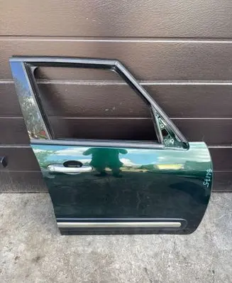 Fiat 500L Front door
