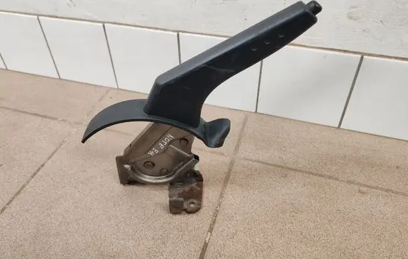 Nissan Note (E11) Handbrake/parking brake lever assembly 