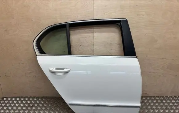 Skoda Superb B6 (3T) Rear door 
