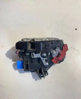 Volkswagen Golf V Rear door lock 7L0839015D