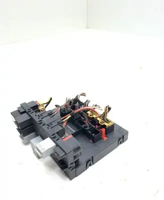 Volkswagen Golf V Fuse module 1K0937049L