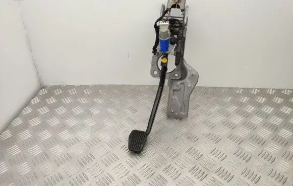 Ford Focus Brake pedal JX612D094AE