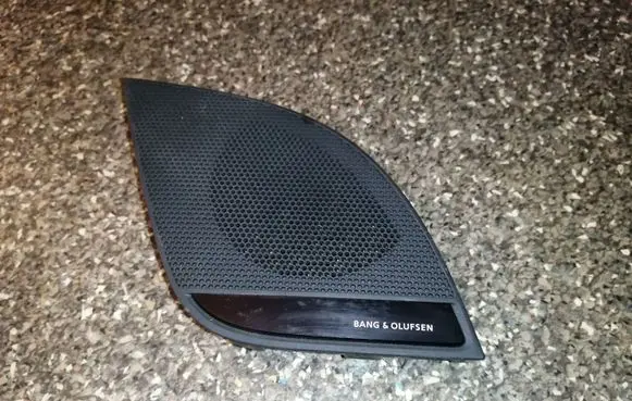 Side speaker trim/cover