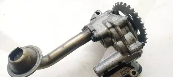 Volkswagen Golf IV Oil pump 06a115105b a02951017