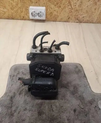 Skoda Superb B5 (3U) ABS Pump 0265225139 3U0614517B
