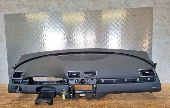Volkswagen PASSAT B7 Dashboard 3C1857009 T0024013