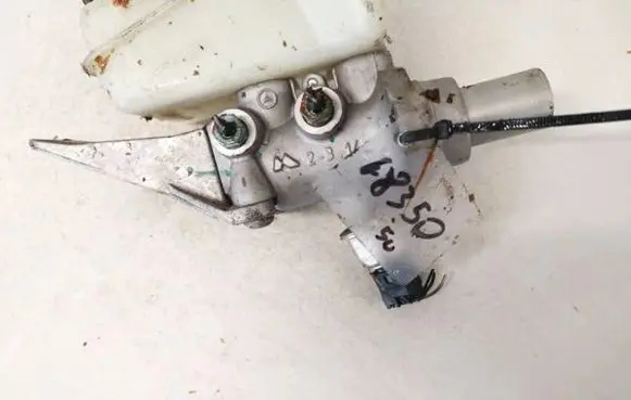 Master brake cylinder