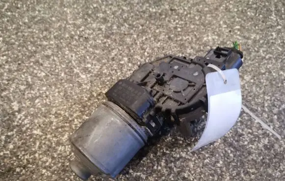 Volkswagen PASSAT B5.5 Wiper motor 0390241505 3B1955113C