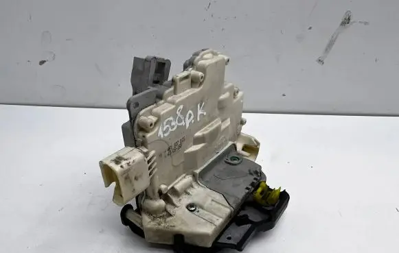 Audi A6 S6 C6 4F Front door lock 4F1837015