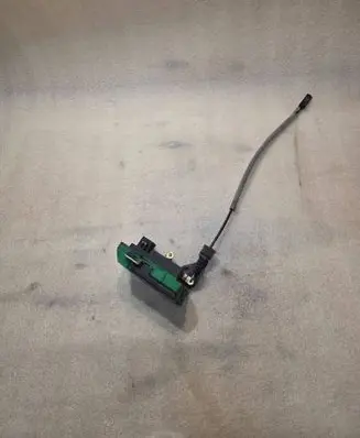 Volvo XC90 Front door lock 30663047