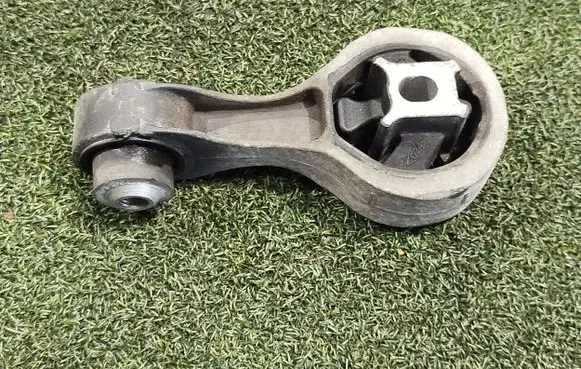 Opel Vivaro Engine mount bracket 93853920 8200404271