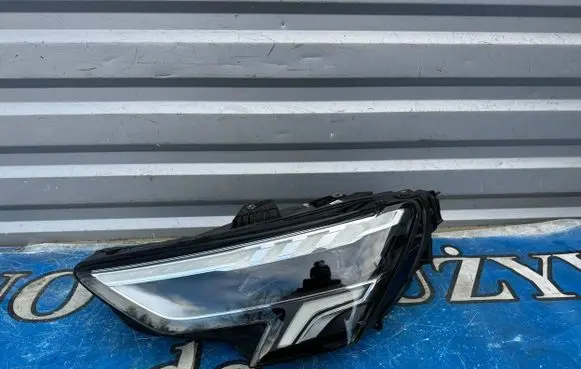 Audi A3 8Y Headlight/headlamp 8Y0941033