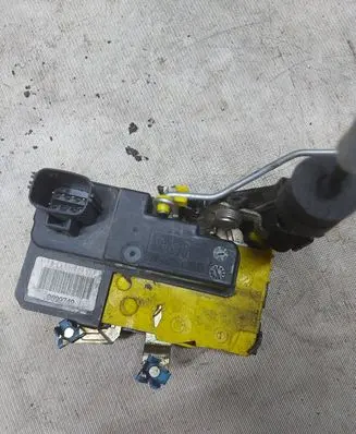 Volvo XC90 Front door lock 0699749