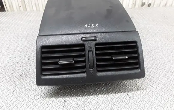 Toyota Avensis Verso Dash center air vent grill 5565144050
