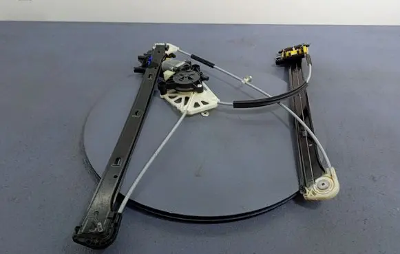 Audi Q7 4M Front door window regulator with motor 4M0837462A