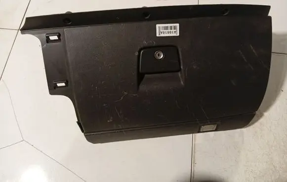 Glove box