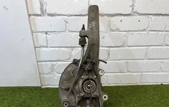 Mercedes-Benz ML W166 Front wheel hub 16610