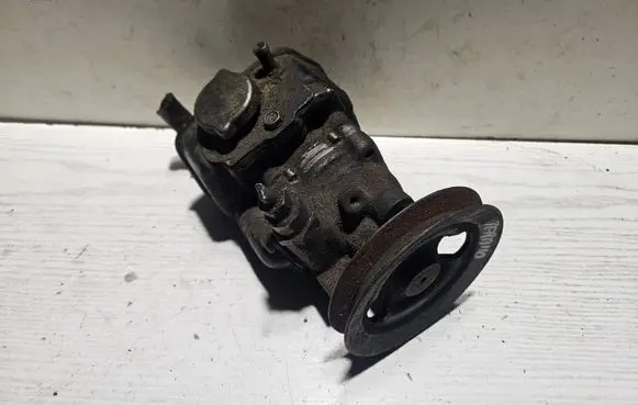 Mitsubishi Pajero Power steering pump 