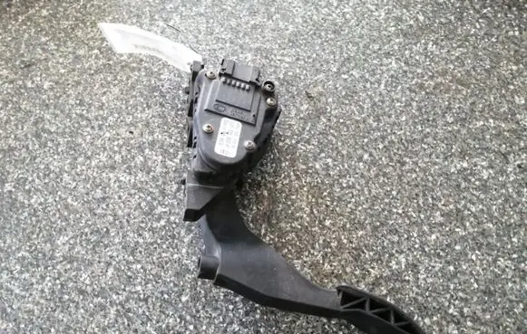 Volkswagen Golf IV Accelerator throttle pedal 1J1721503H