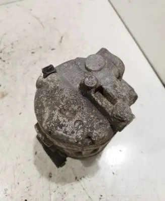 Volkswagen Golf V Air conditioning (A/C) compressor (pump)