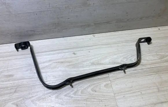 Fuel tank mounting bracket