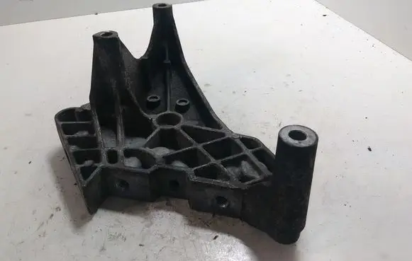 Volkswagen Golf V Engine mounting bracket 03G199207F