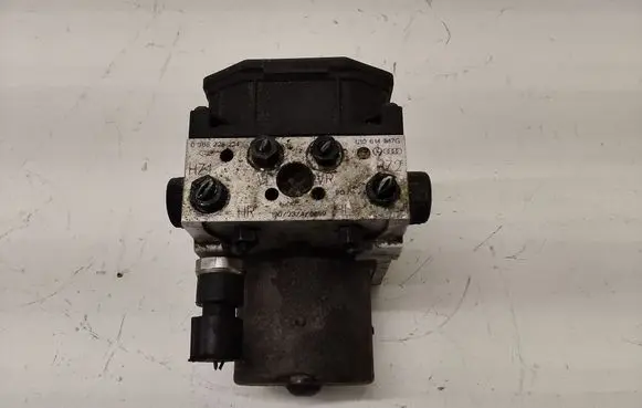 Audi A6 S6 C5 4B ABS Pump 4B0614517G