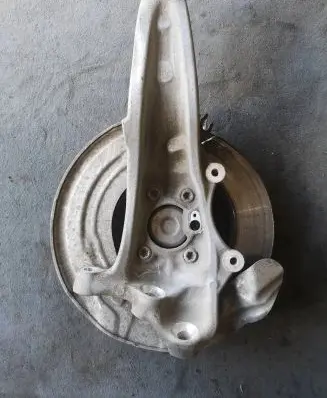 BMW 5 G30 G31 Front wheel hub spindle knuckle 3022
