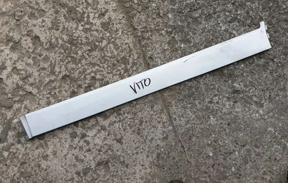 Mercedes-Benz Vito Viano W639 Sliding door rail trim A6396913108