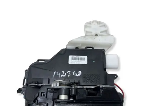 Volkswagen Touran II Rear door lock 7L0839016J