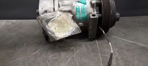Renault Twingo I Air conditioning (A/C) compressor (pump) 7700860997C