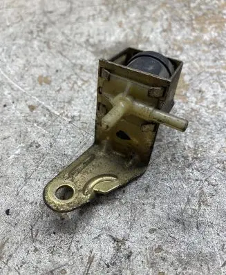 Audi A6 S6 C5 4B Turbo solenoid valve 437906283A