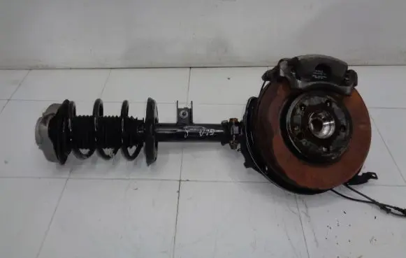 Mercedes-Benz GLA W156 Front wheel hub spindle knuckle
