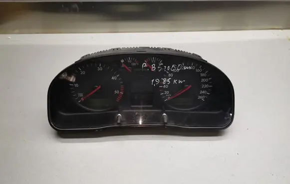 Volkswagen PASSAT B5 Speedometer (instrument cluster) 3B0920822A 0263623024