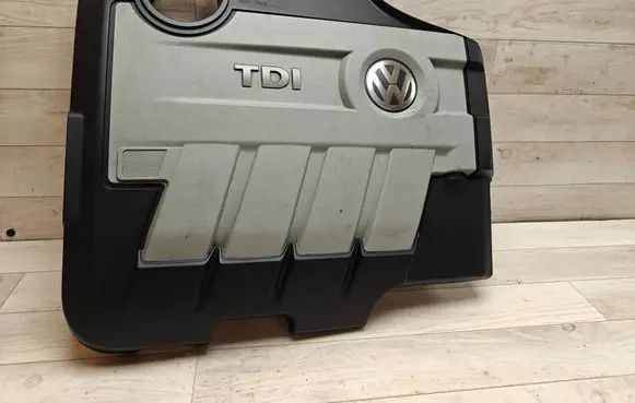 Volkswagen PASSAT B6 Engine cover (trim) 03L103925AM 03L103925AN