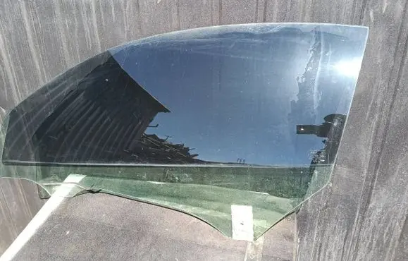 Infiniti G37 Front door window/glass (coupe)