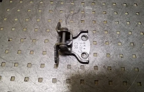 Opel Antara Rear door lower hinge