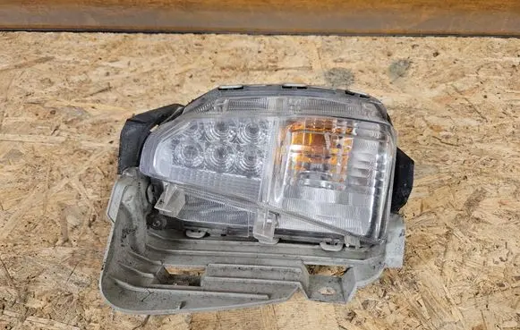 Toyota Prius (XW30) Front indicator light 8151147050