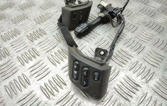 Toyota Corolla Verso AR10 Steering wheel buttons/switches 