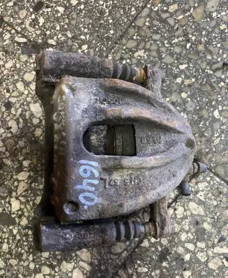 Toyota Corolla Verso AR10 Front brake caliper 020420