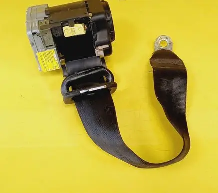 Rear seatbelt