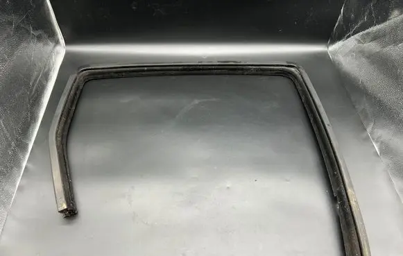 Jeep Grand Cherokee (WK) Rubber seal rear door 