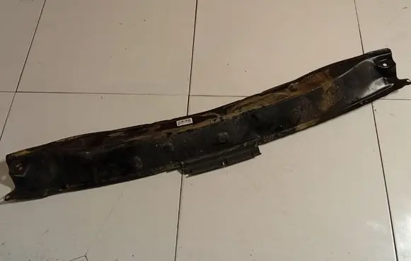 Toyota Yaris Wiper trim 