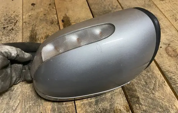 Mercedes-Benz C W203 Front door electric wing mirror 413133417