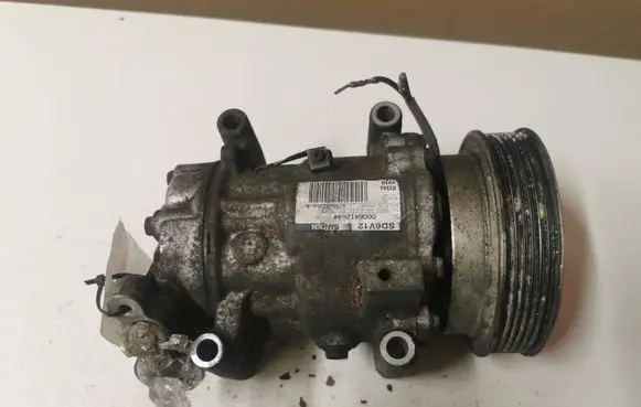 Renault Clio III Air conditioning (A/C) compressor (pump) 8200953359A