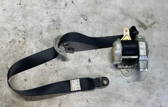 Toyota Corolla Verso AR10 Front seatbelt L153004 050706