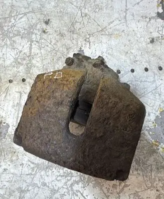 Volkswagen PASSAT B6 Front brake caliper