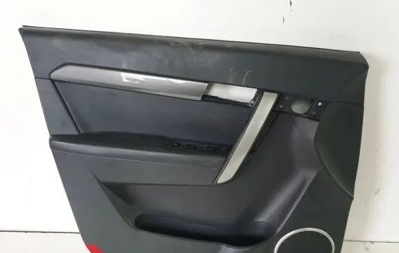 Chevrolet Captiva Front door card panel trim 28289