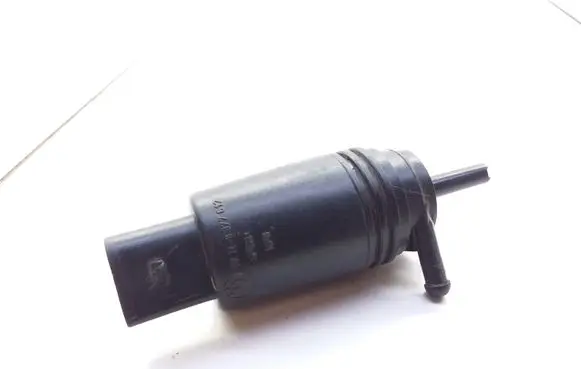 BMW 5 E39 Windscreen/windshield washer pump 67128377612