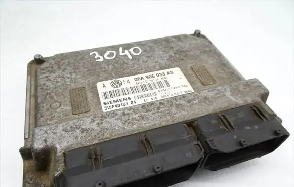 Volkswagen Golf IV Engine control unit/module 06A906033AS 5WP40151